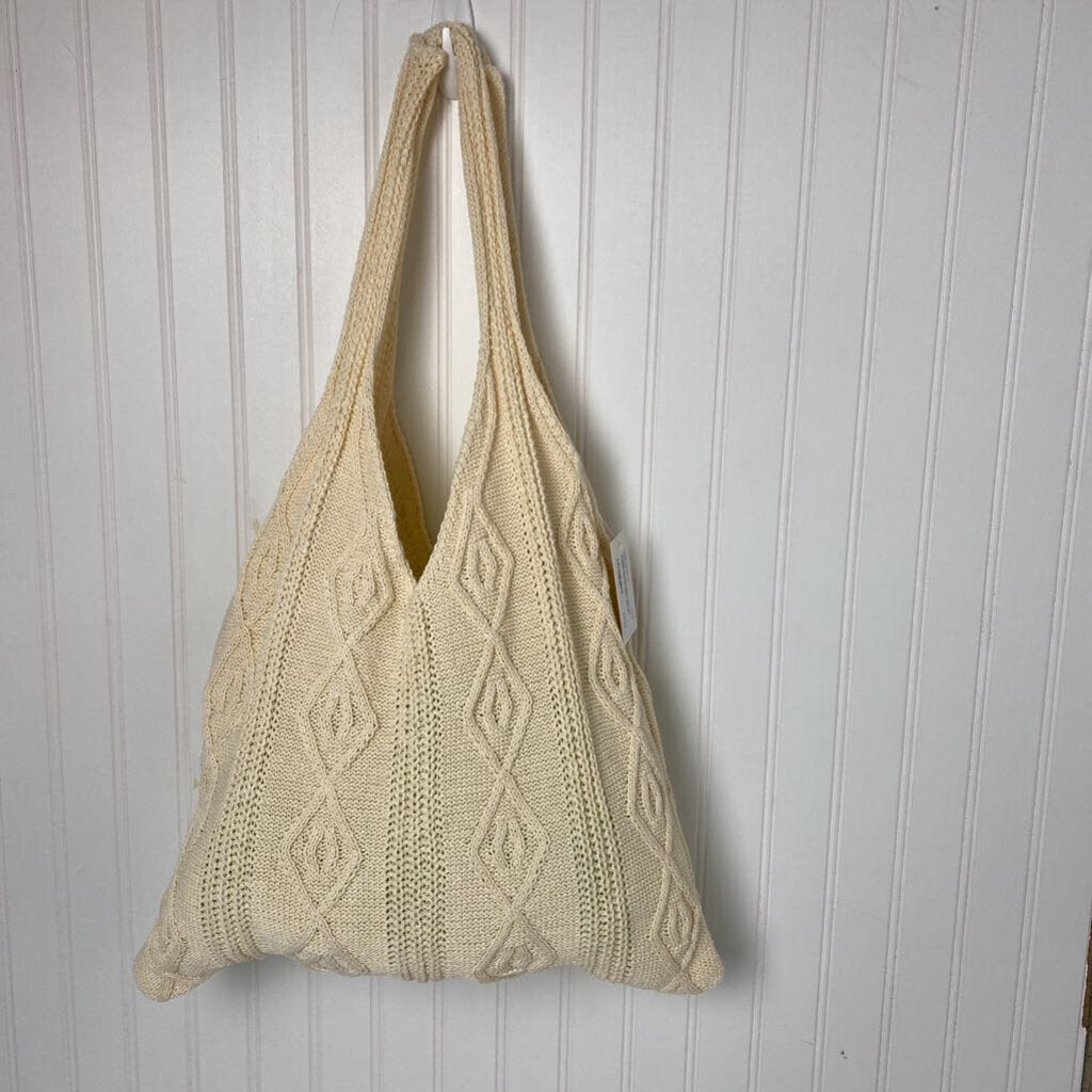 KNITTED PURSE