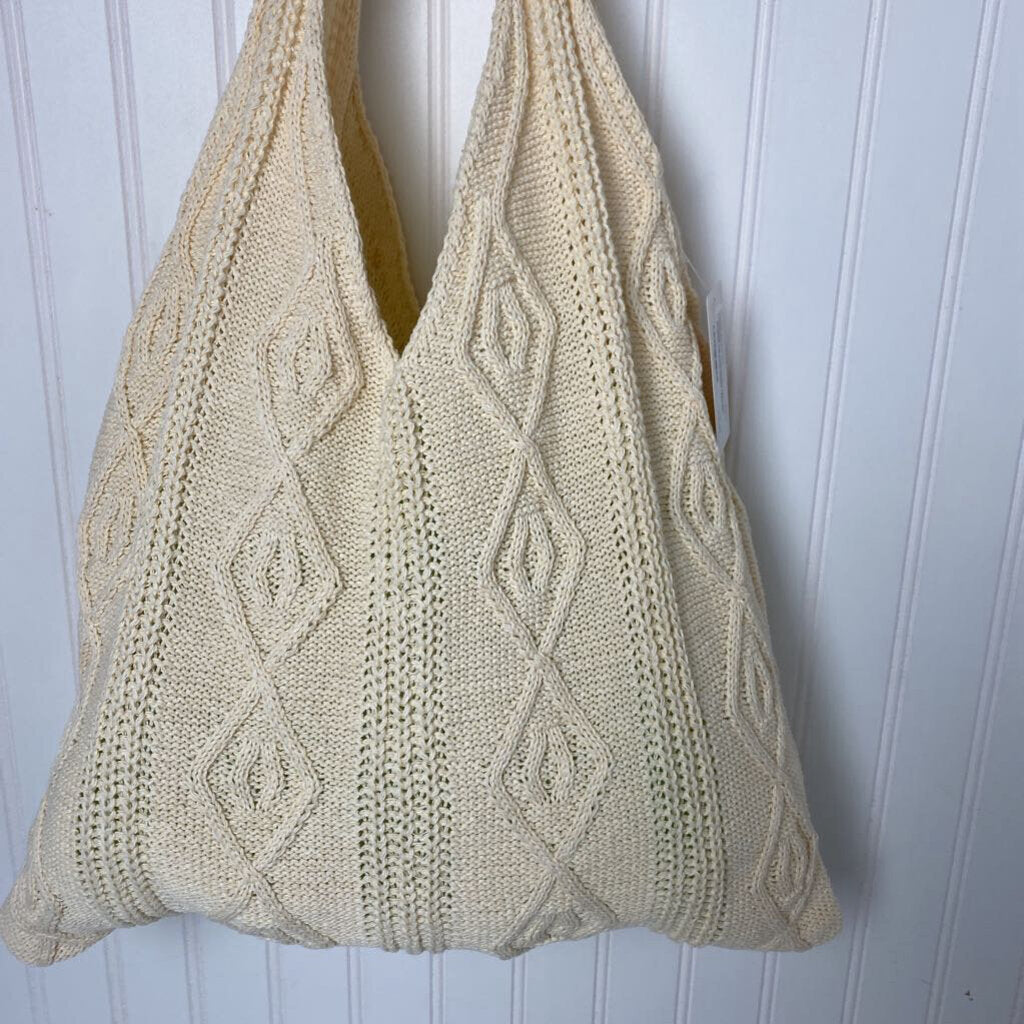 KNITTED PURSE