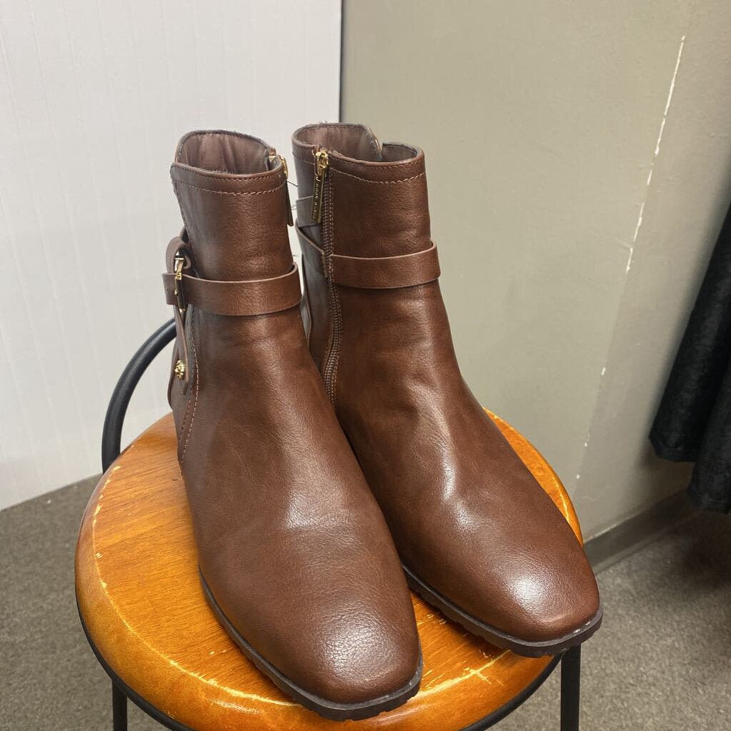 LADIES BOOTIES