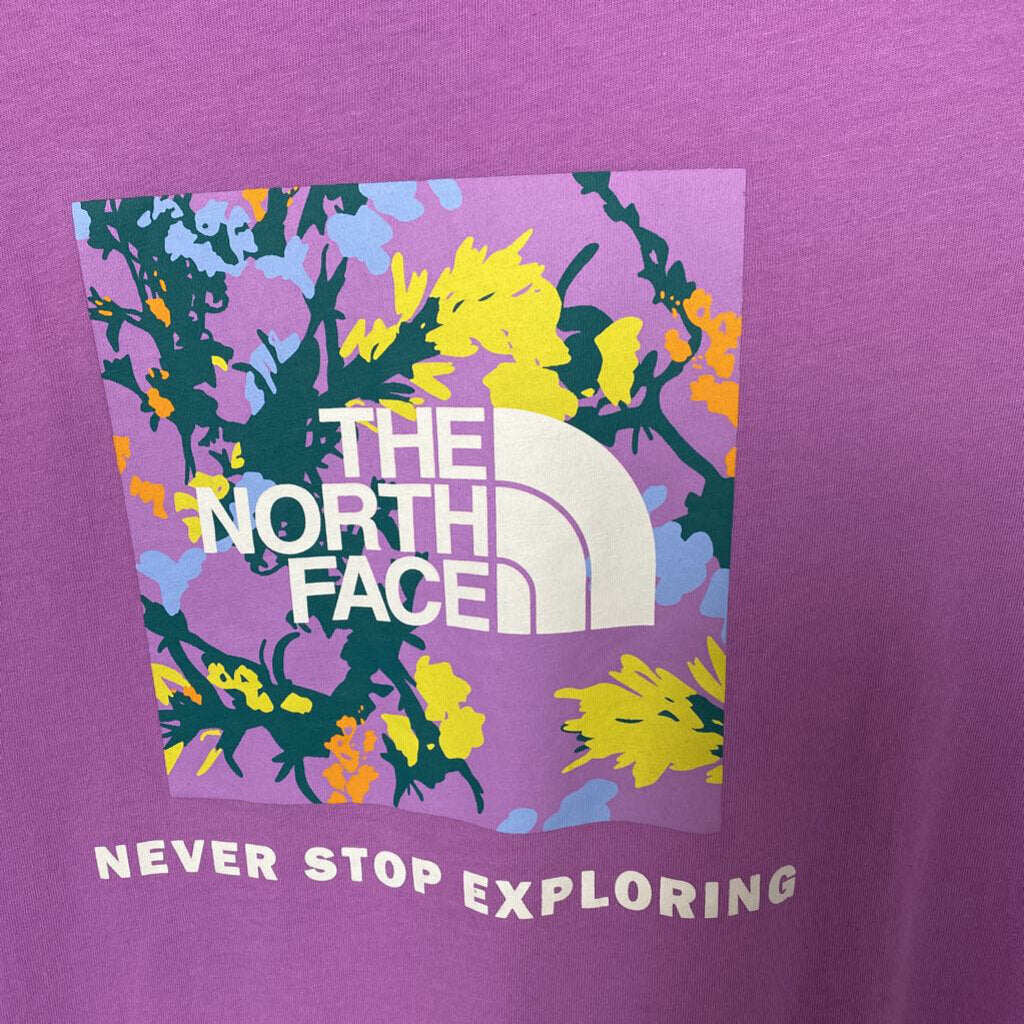 NORTH FACE "NEVER STOP EXPLORING" GRAPHIC TEE