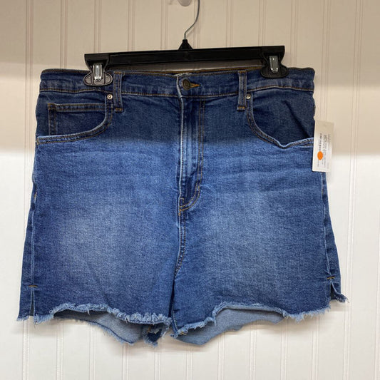 FRAYED HEM DENIM SHORTS