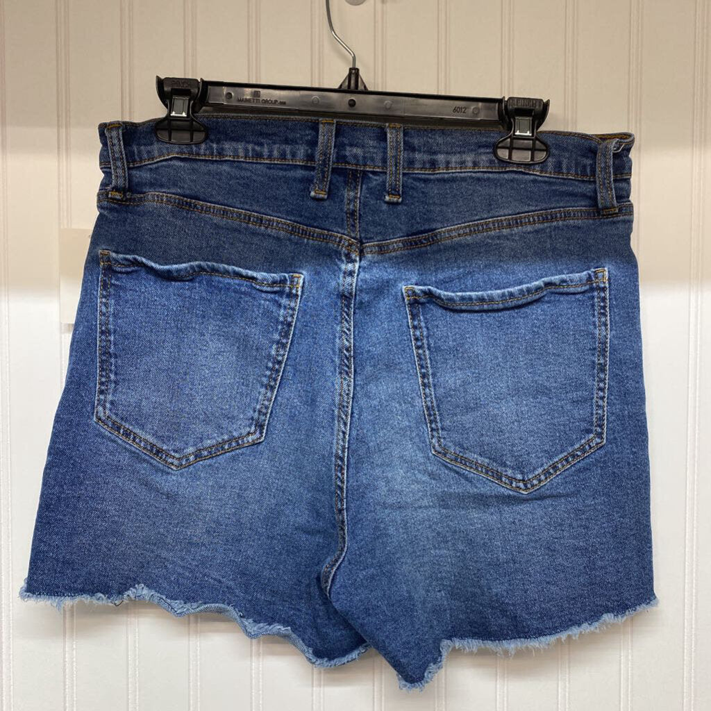 FRAYED HEM DENIM SHORTS