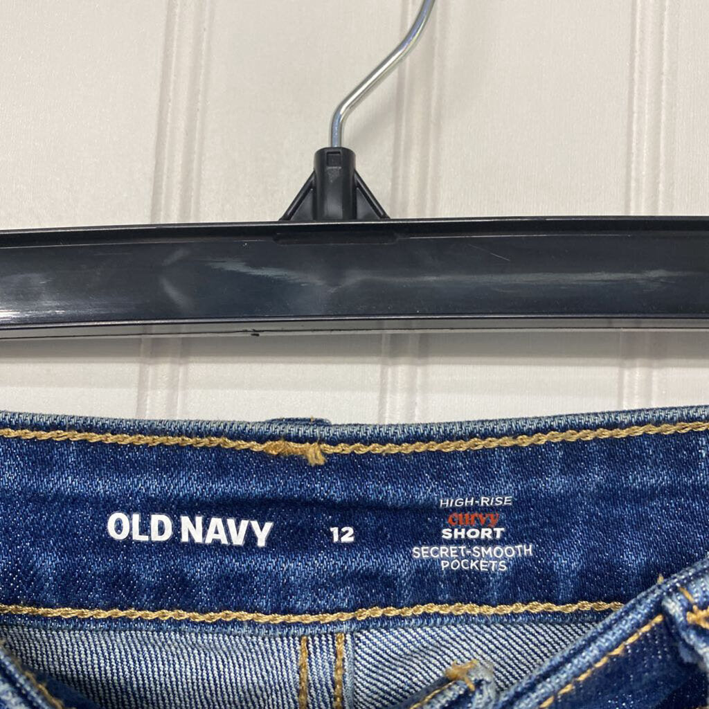 FRAYED HEM DENIM SHORTS