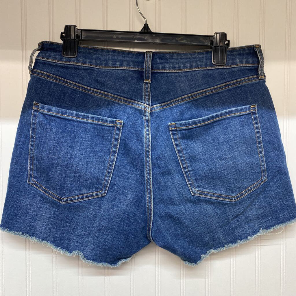 FRAYED HEM DENIM SHORTS