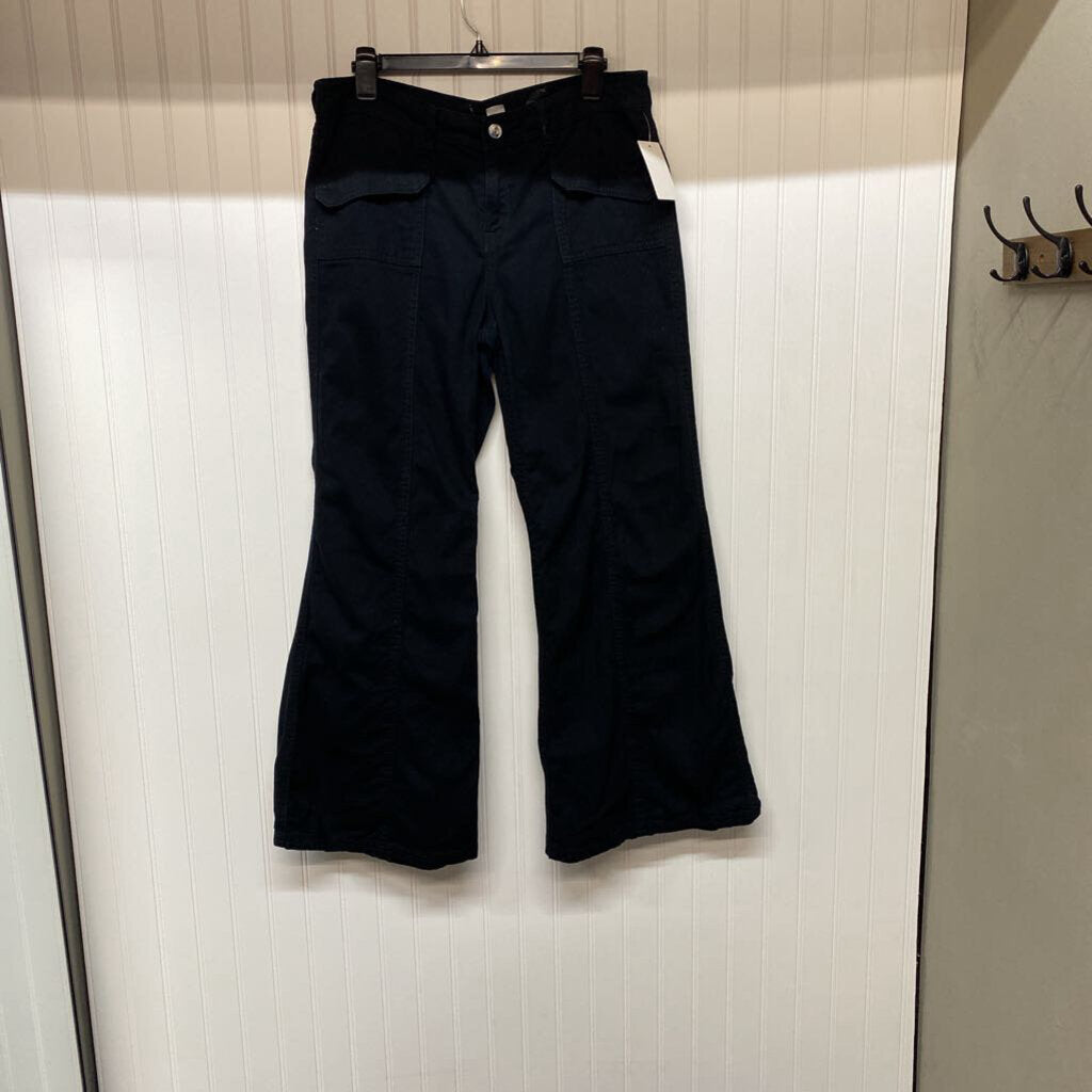 WIDE LEGGED JEANS