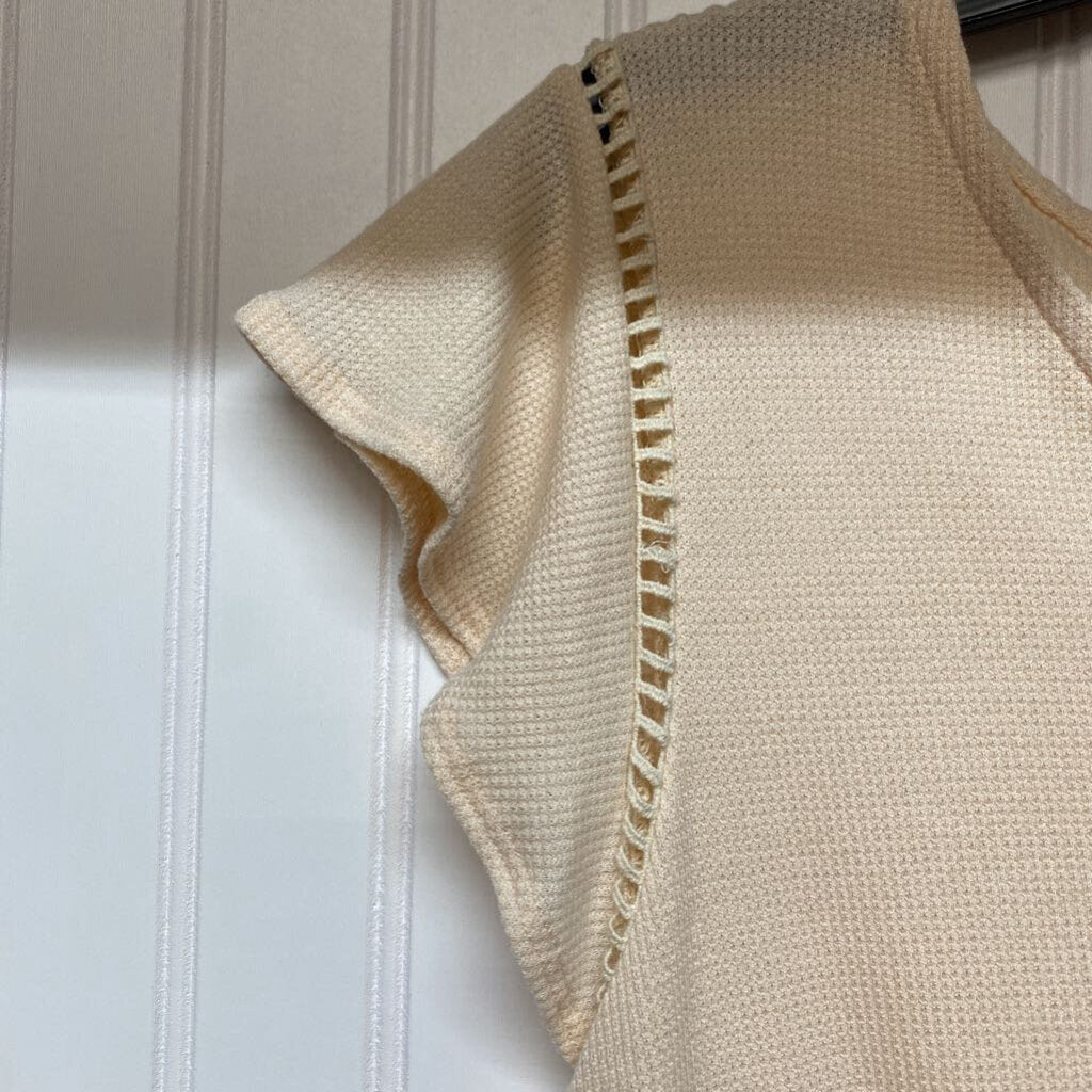 CAP SLEEVED TOP