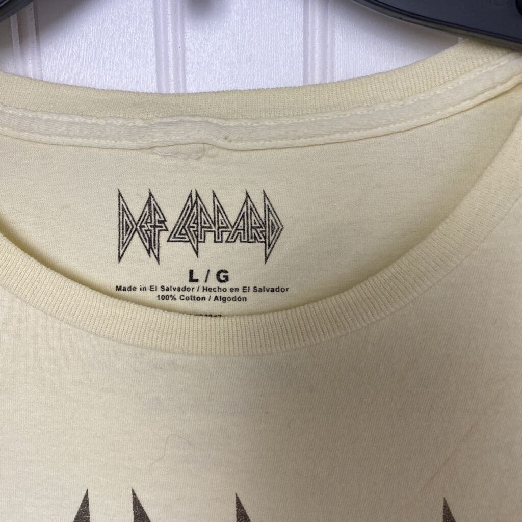 GRAPHIC TEE