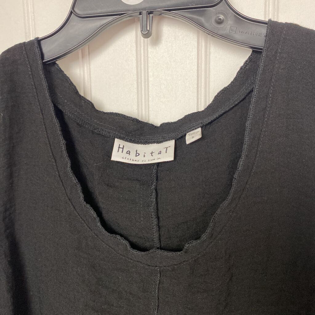 SLEEVLESS TOP