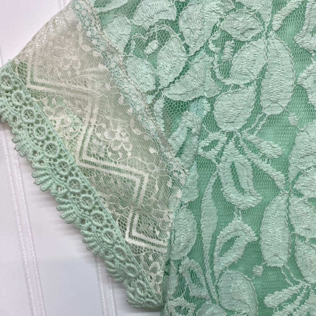 LACE CAP SLEEVED TOP