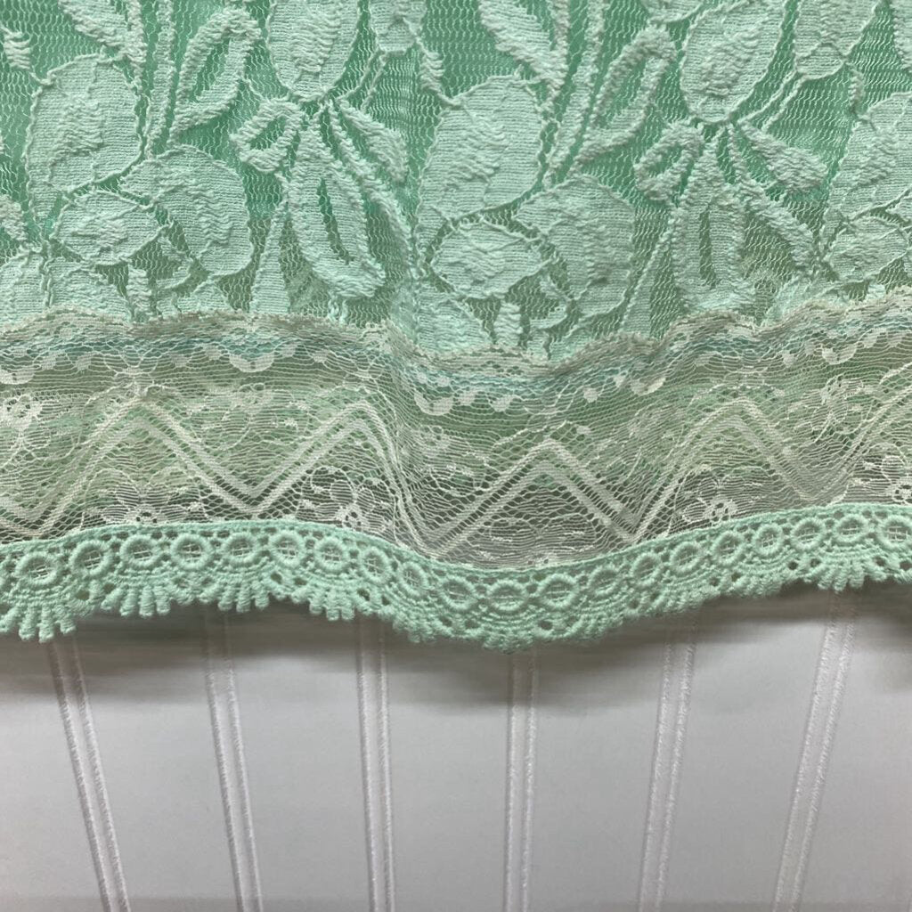 LACE CAP SLEEVED TOP