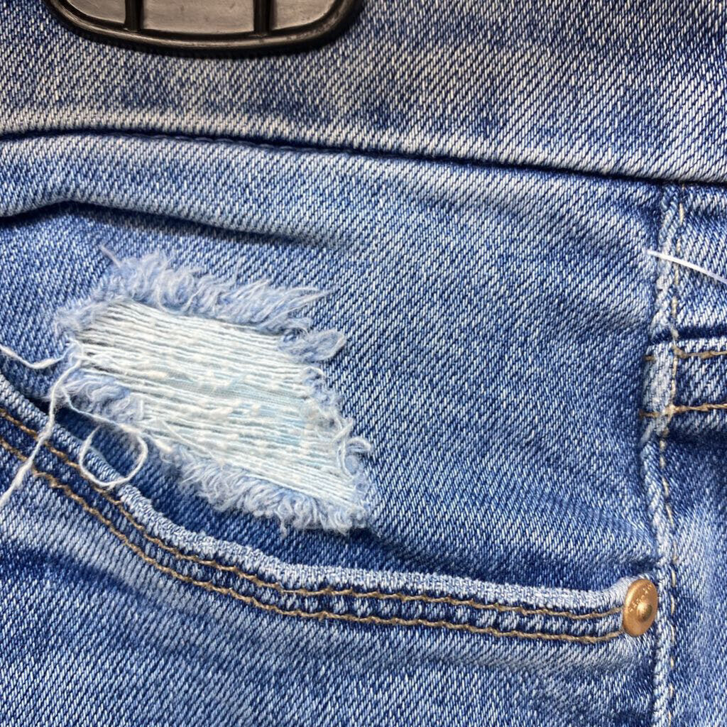 FLAT FRONT MOM SHORTS