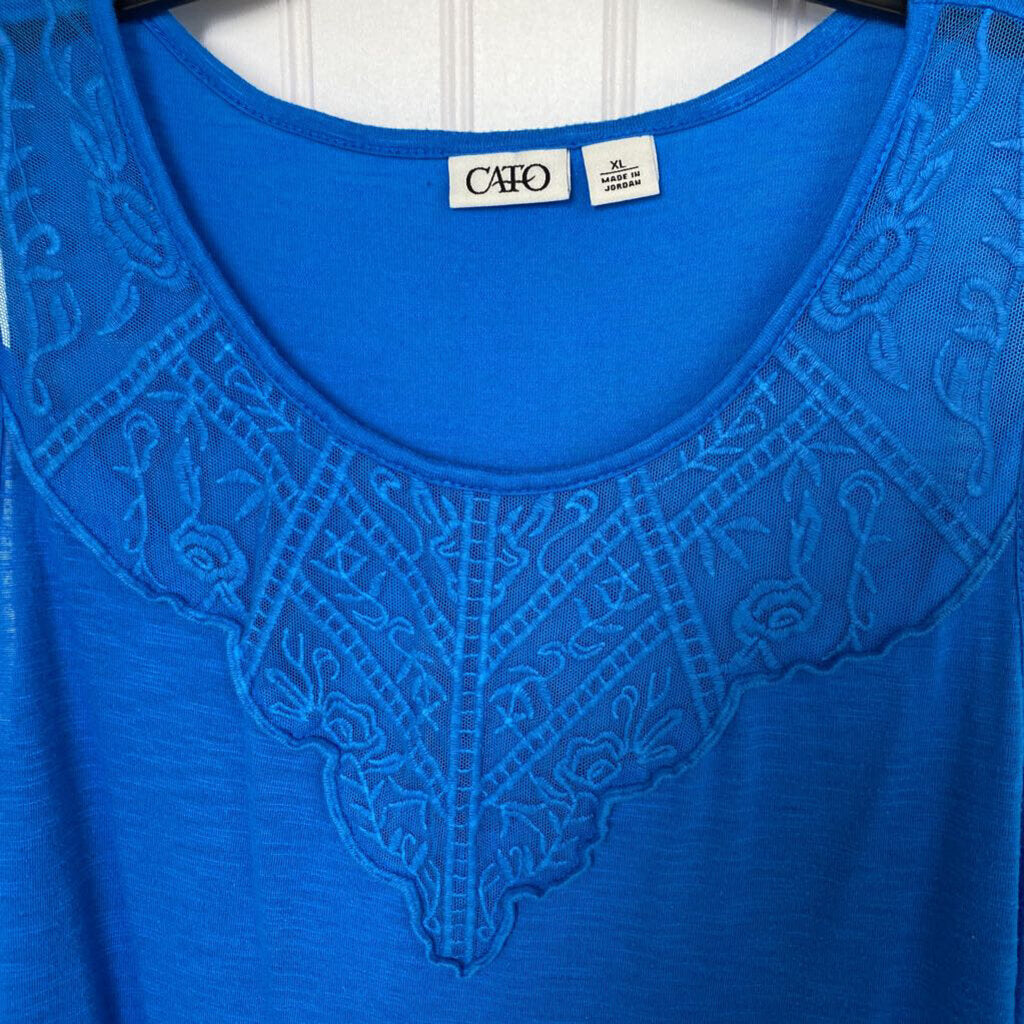 SLEEVELESS TOP
