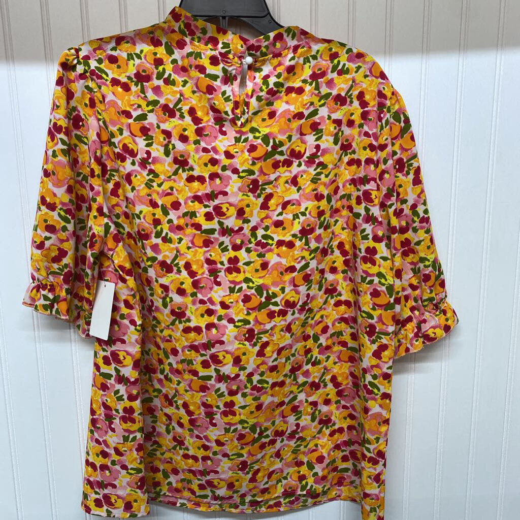 SHORT SLEEVED TOP