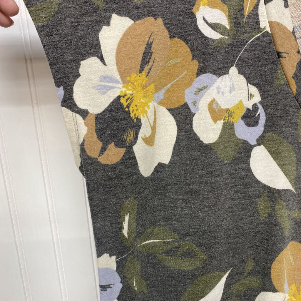 FLOWERED SHORT SLEEVED