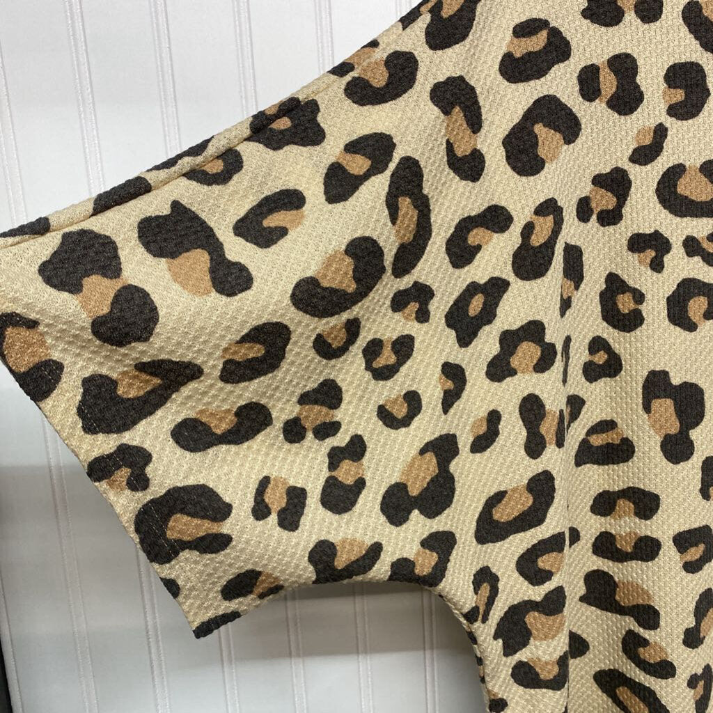 CHEETA V NECK SHORT SLEEVED