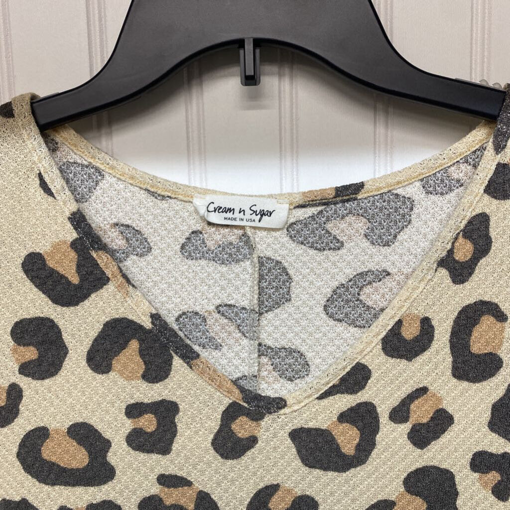 CHEETA V NECK SHORT SLEEVED