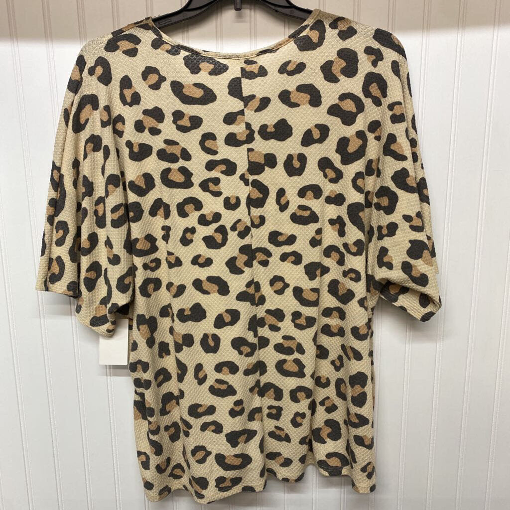 CHEETA V NECK SHORT SLEEVED