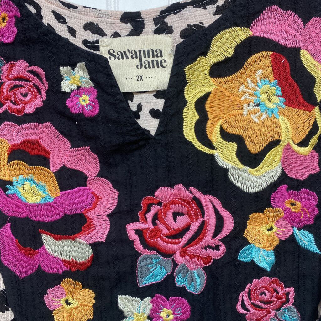 EMBROIDERED SLEEVLESS TOP