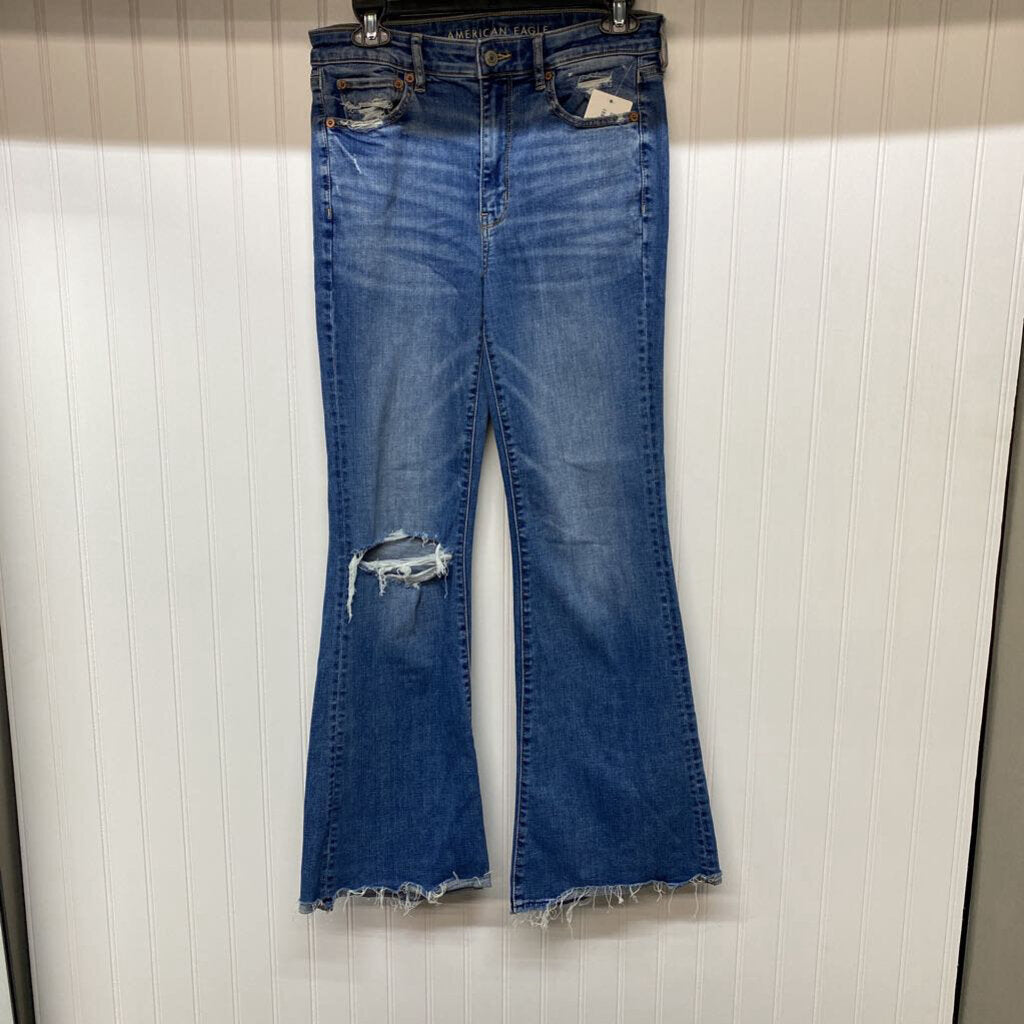 DISTRESSED FLARE JEANS