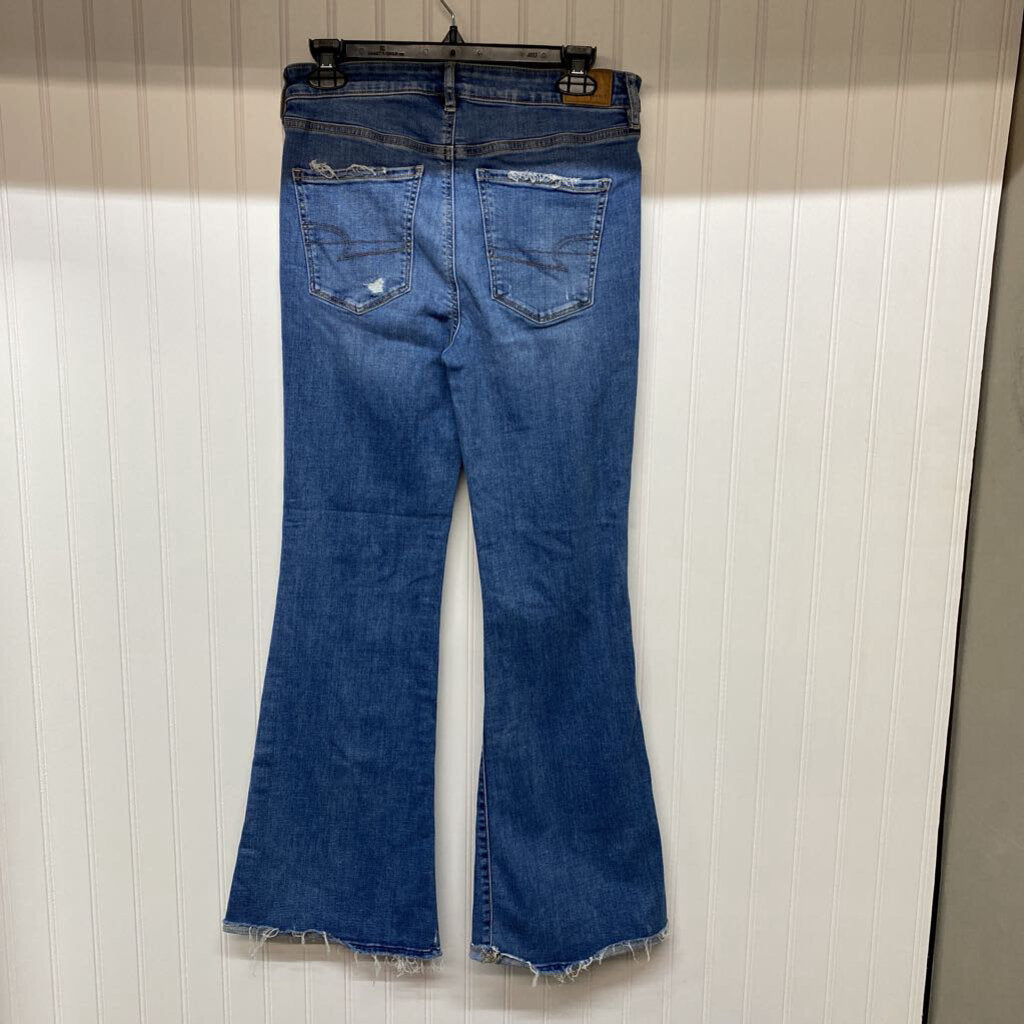 DISTRESSED FLARE JEANS