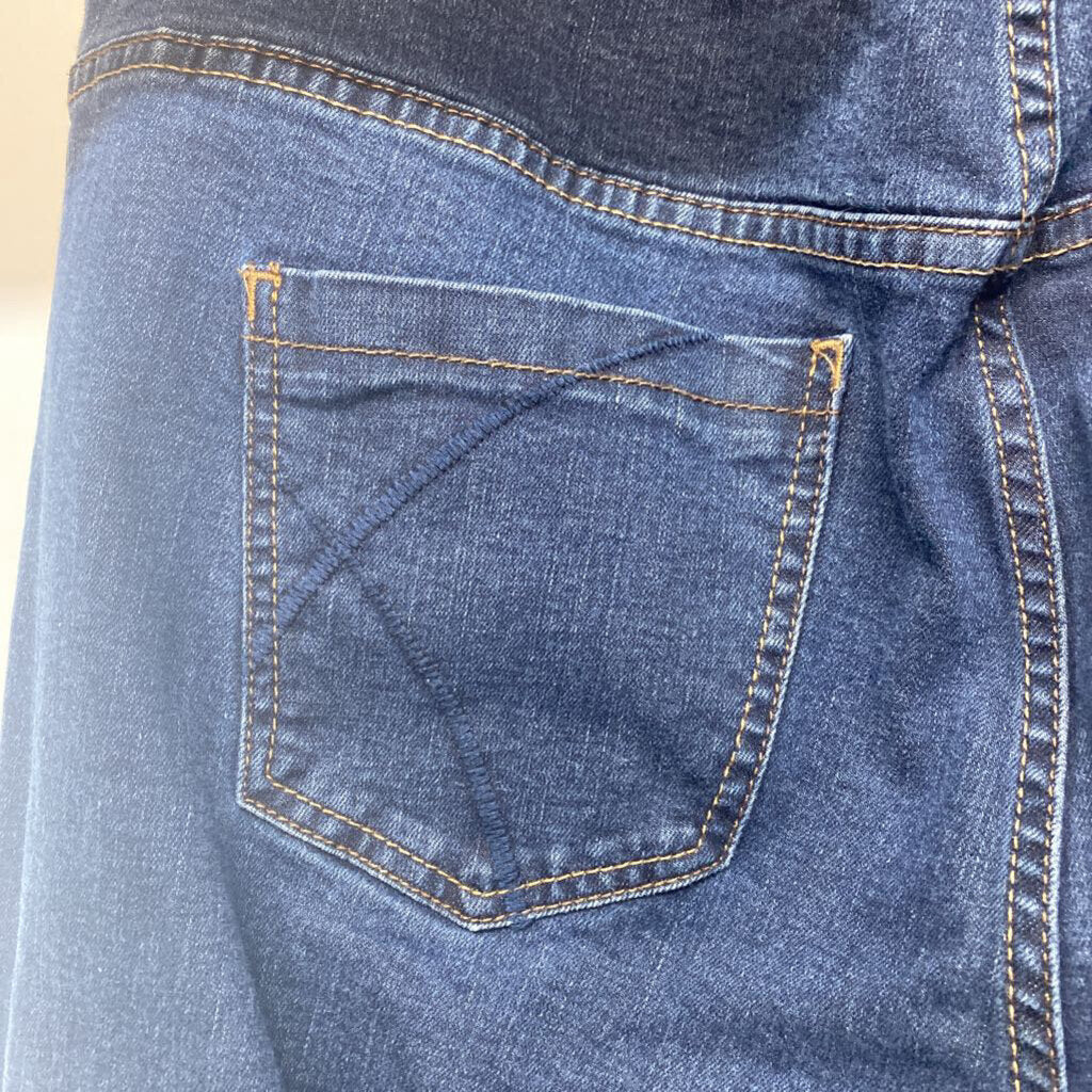 STRAIGHT LEG JEANS