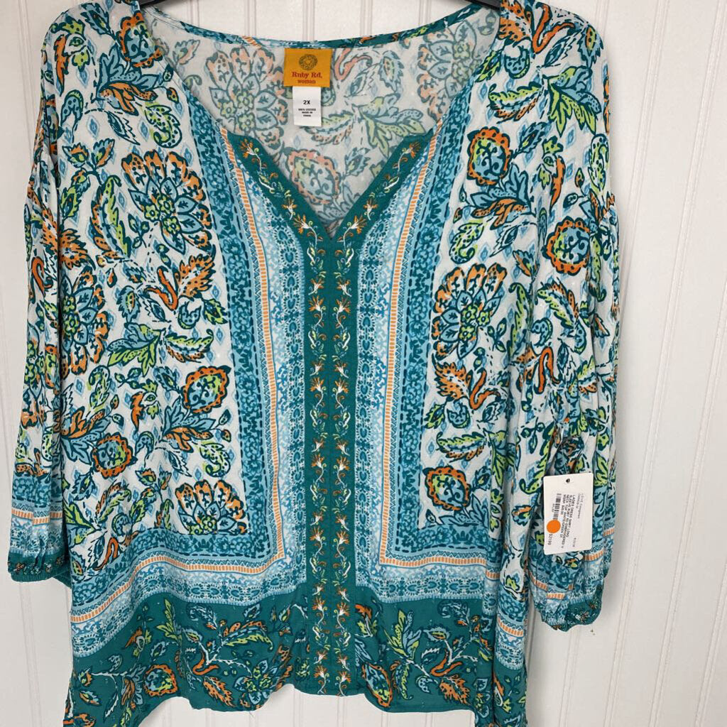 EMBROIDERED V NECK TOP