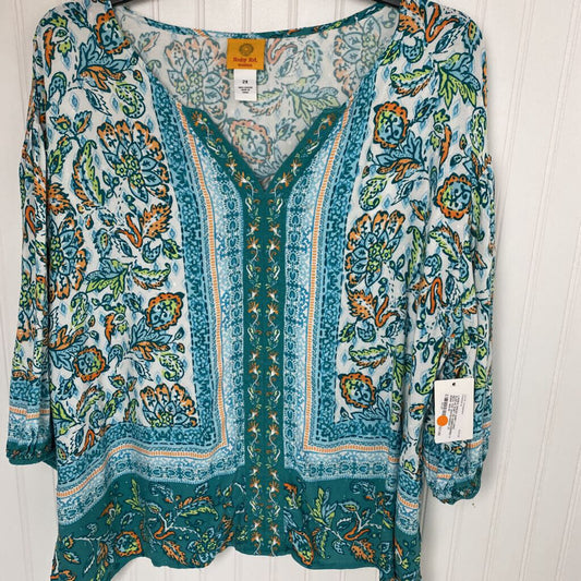 EMBROIDERED V NECK TOP