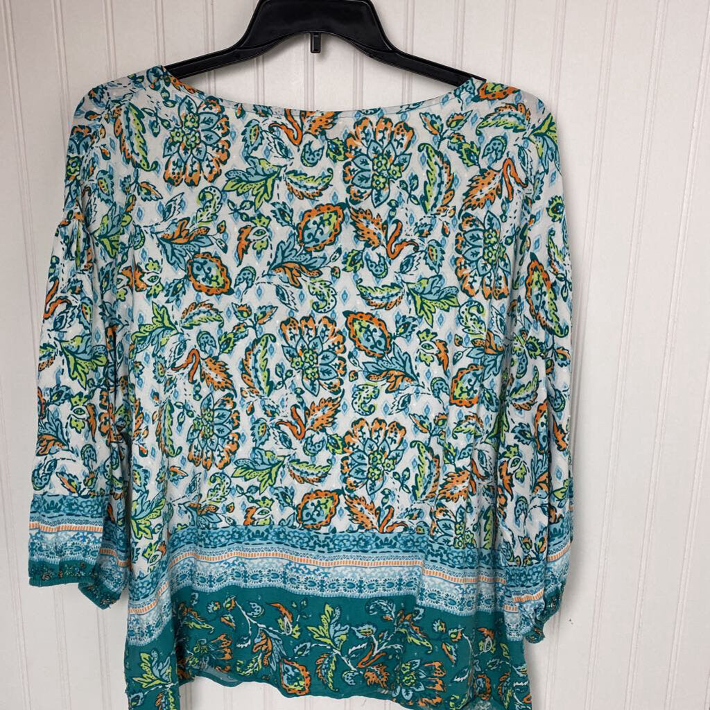 EMBROIDERED V NECK TOP