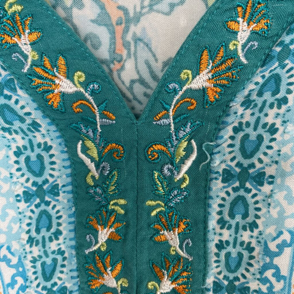 EMBROIDERED V NECK TOP