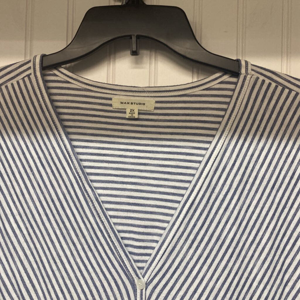 V NECK BUTTON UP KNIT TOP