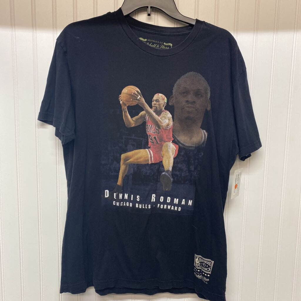 GRAPHIC TEE