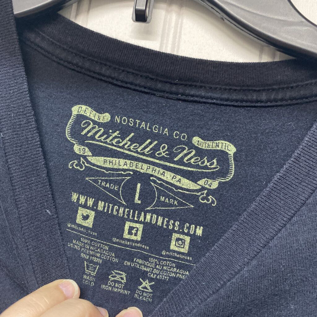 GRAPHIC TEE