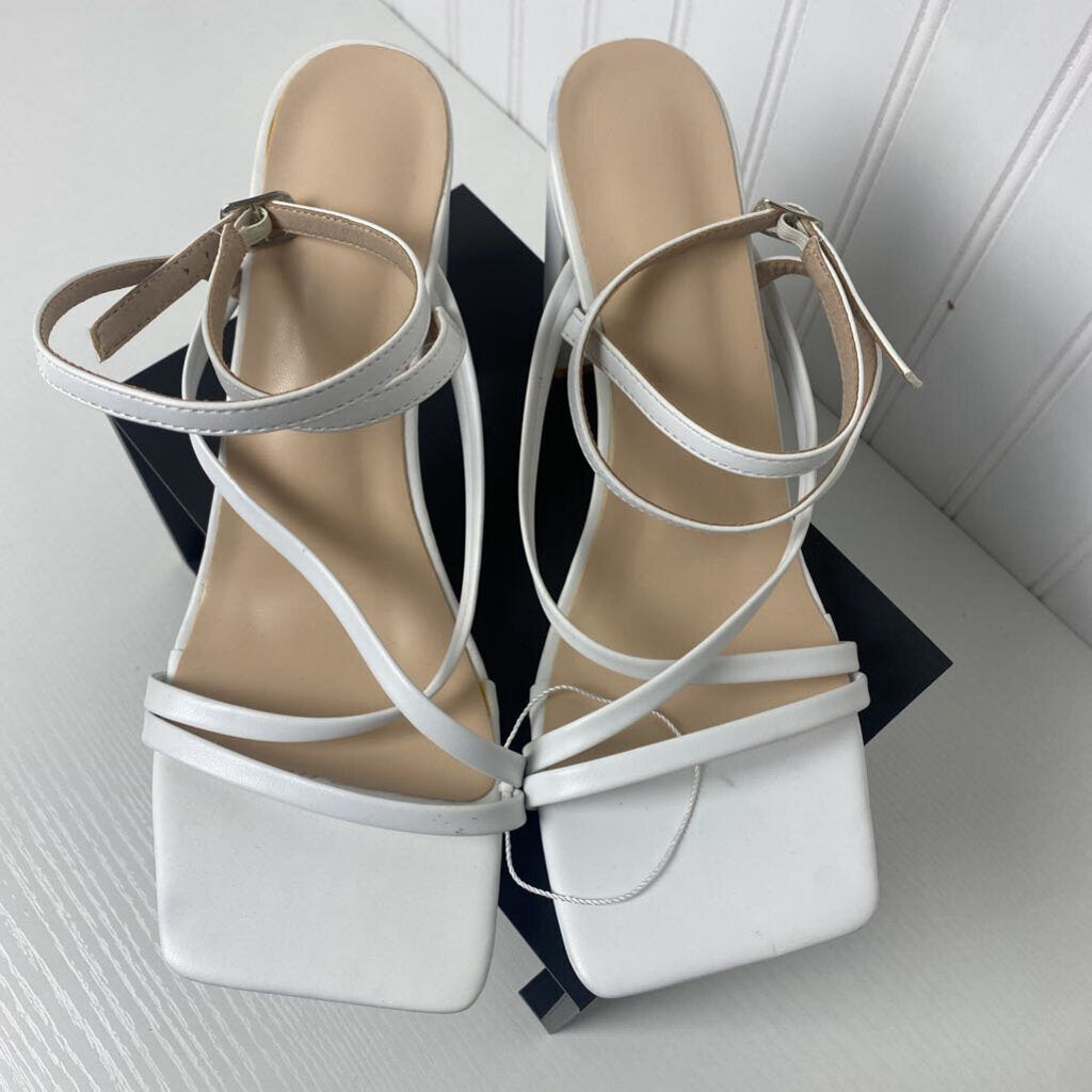 STRAPPY LEATHER SANDAL