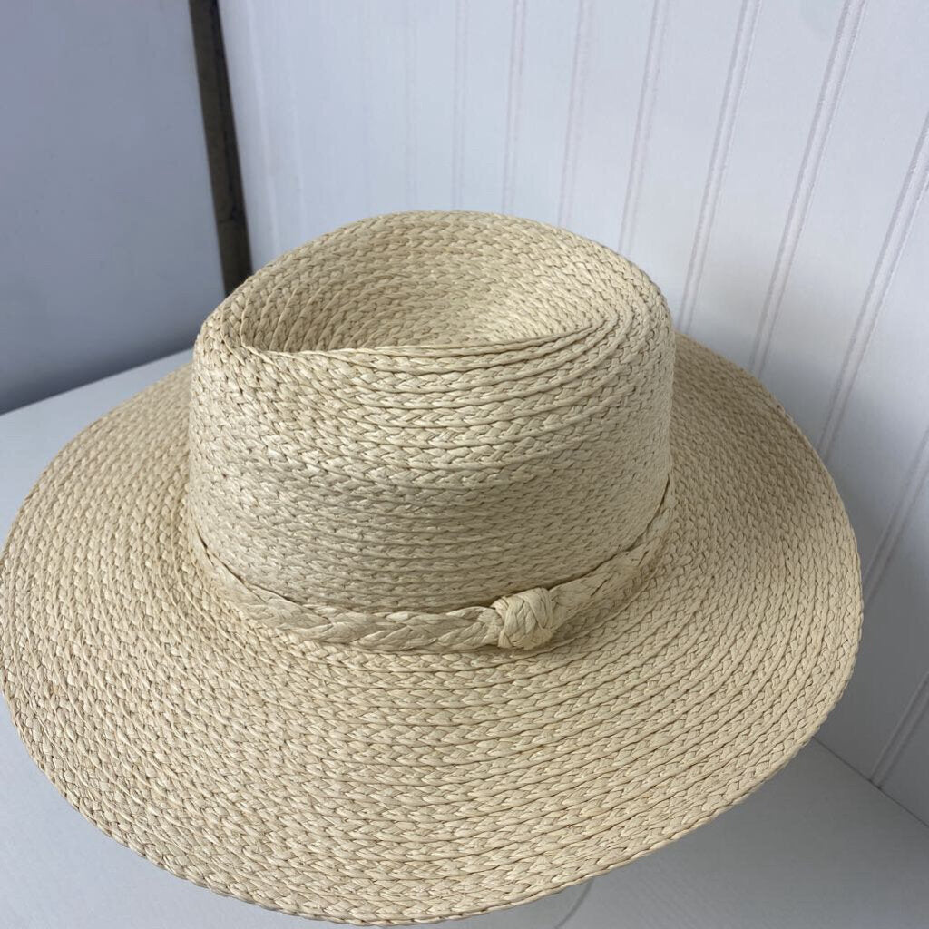 *STRAW HAT WIDE BRIM