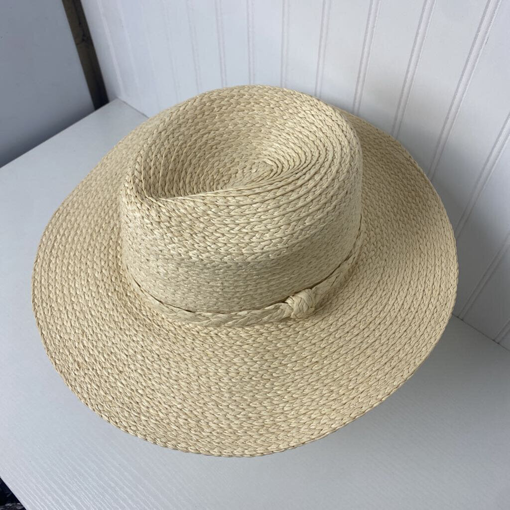 *STRAW HAT WIDE BRIM
