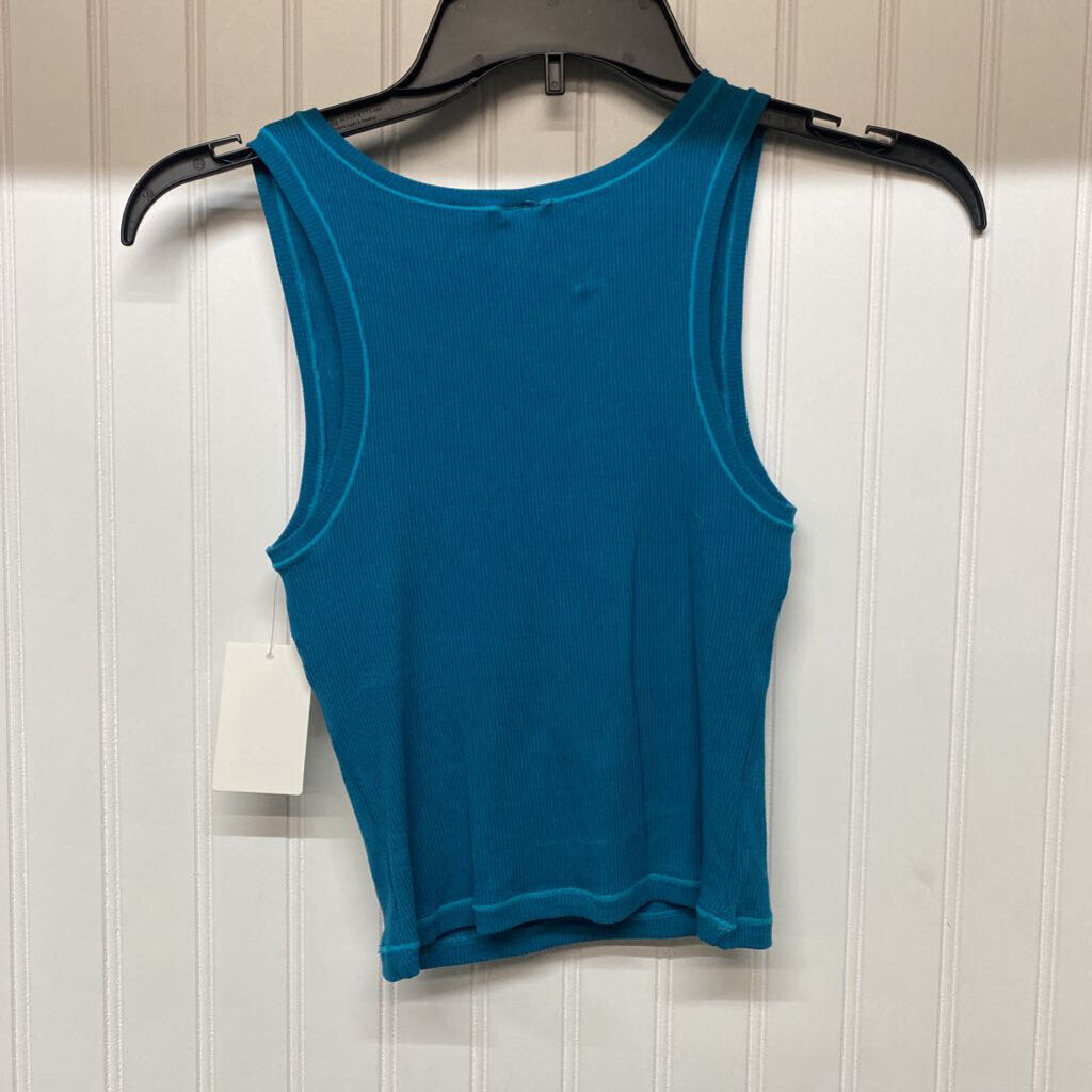 *FITTED RIBBBED CROP TANK TOP