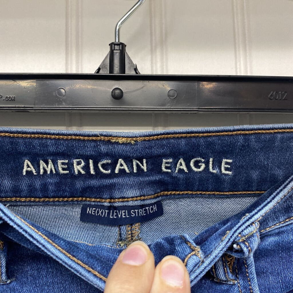 *DISTRESSED JEANS BUT HOLES COVERS