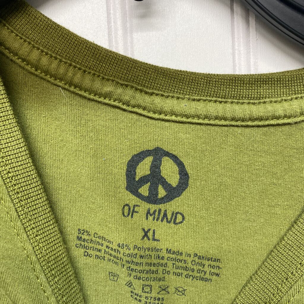 GRAPHIC TEE