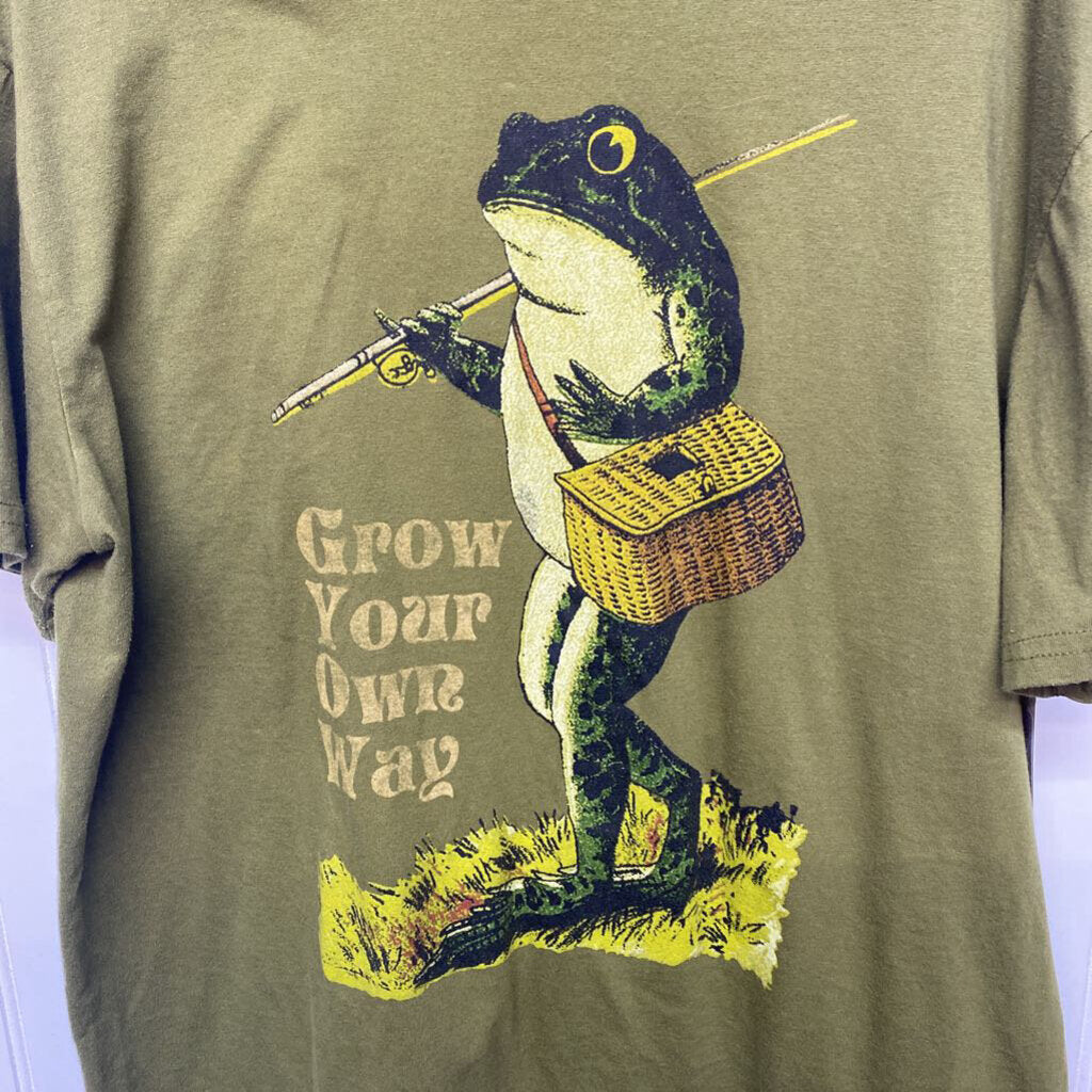 GRAPHIC TEE