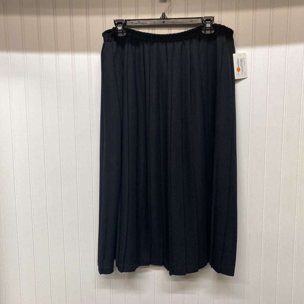 PLEATED SKIRT