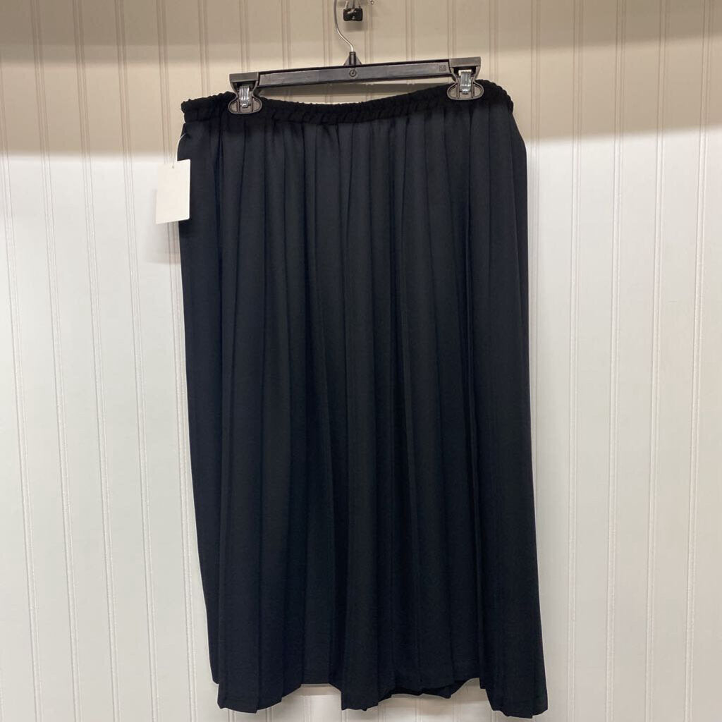 PLEATED SKIRT