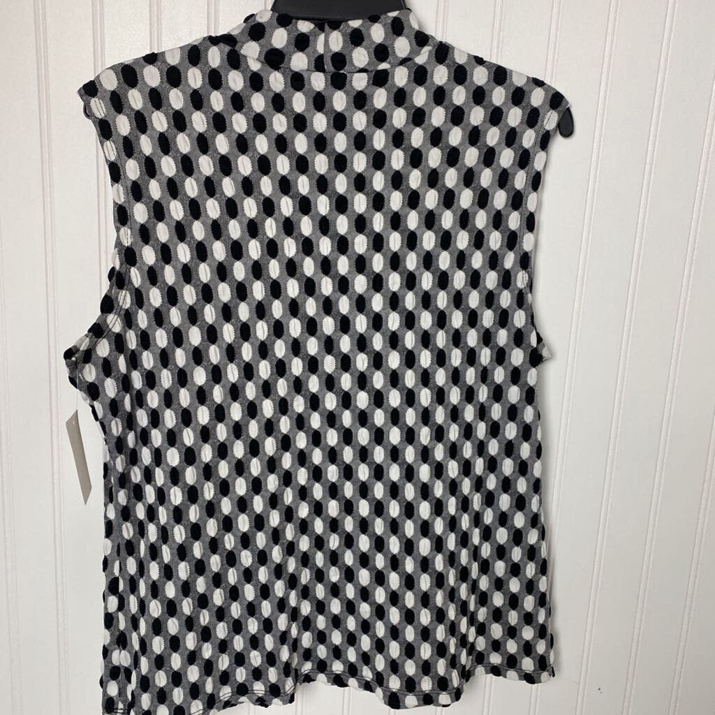 SLEEVELESS TOP