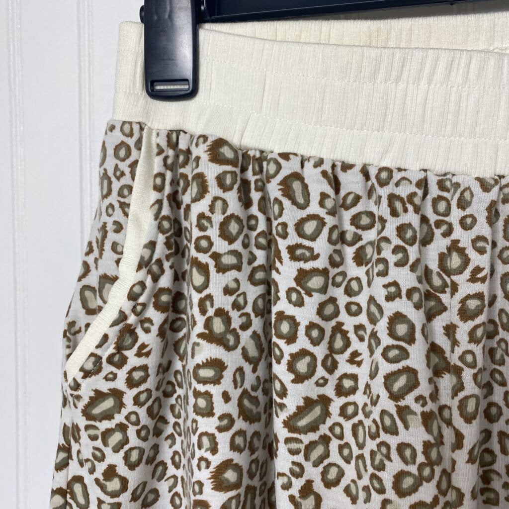 ELASTIC WAIST SHORTS