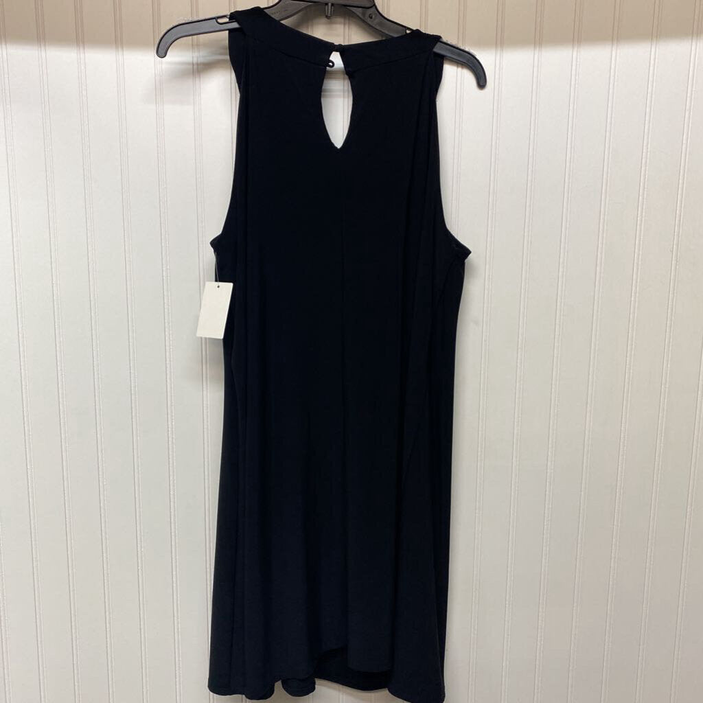 SLEEVLESS DRESS