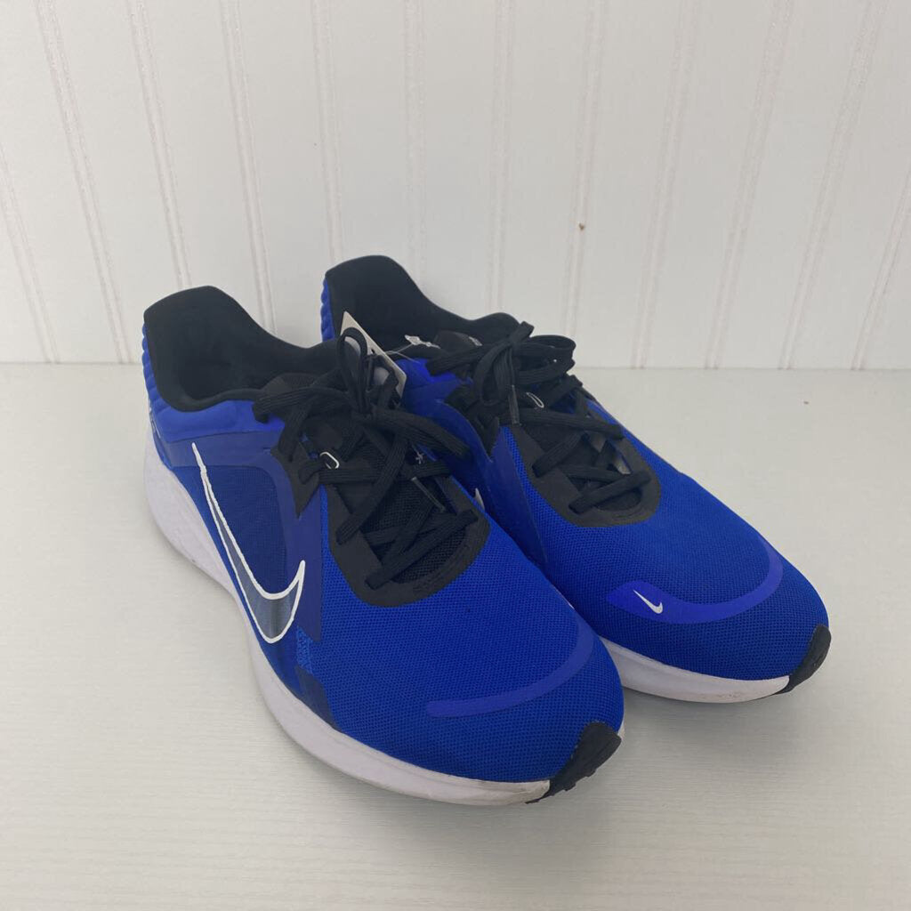 TENNIS SHOES