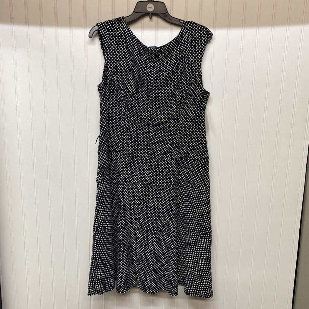 SLEEVLESS DRESS