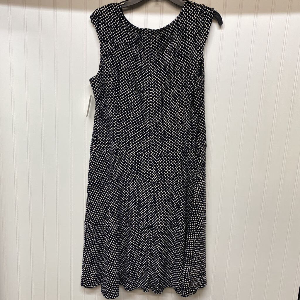 SLEEVLESS DRESS