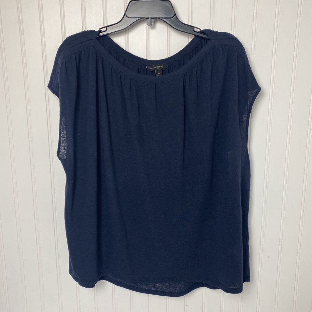 SLEEVLESS TOP