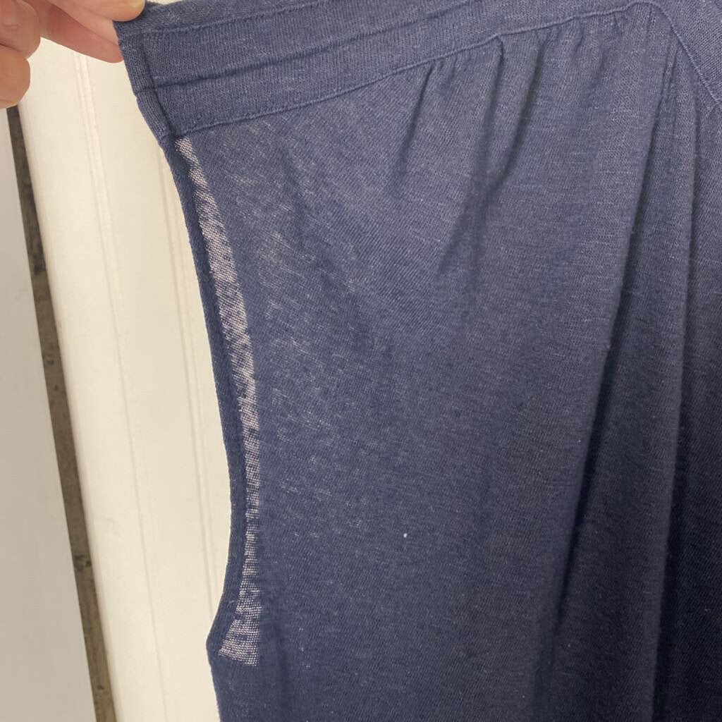 SLEEVLESS TOP
