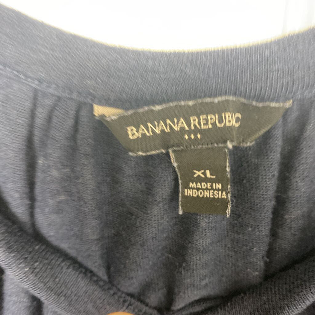 SLEEVLESS TOP